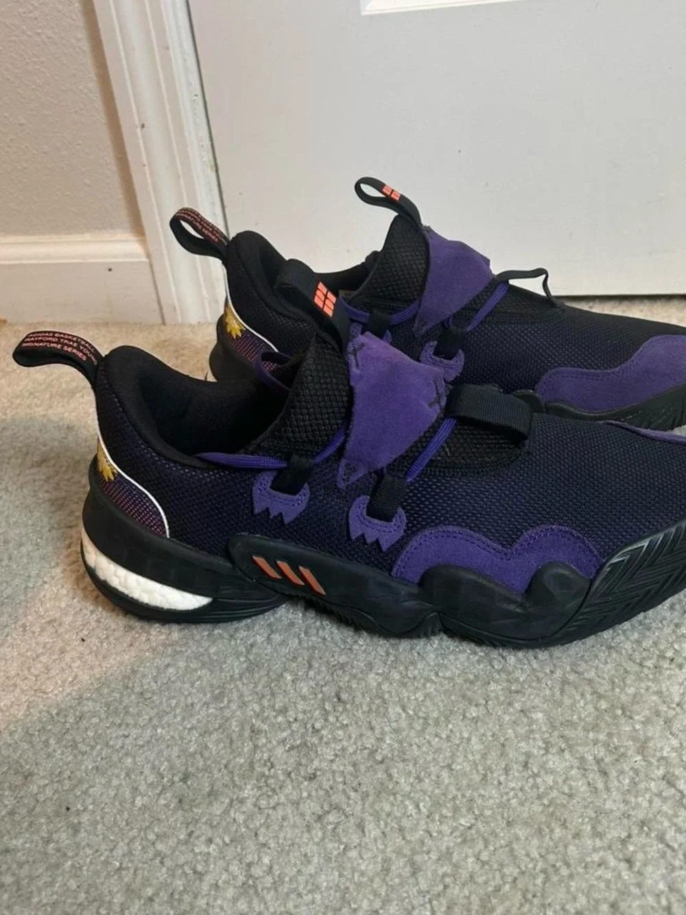 Trae young basketball shoe